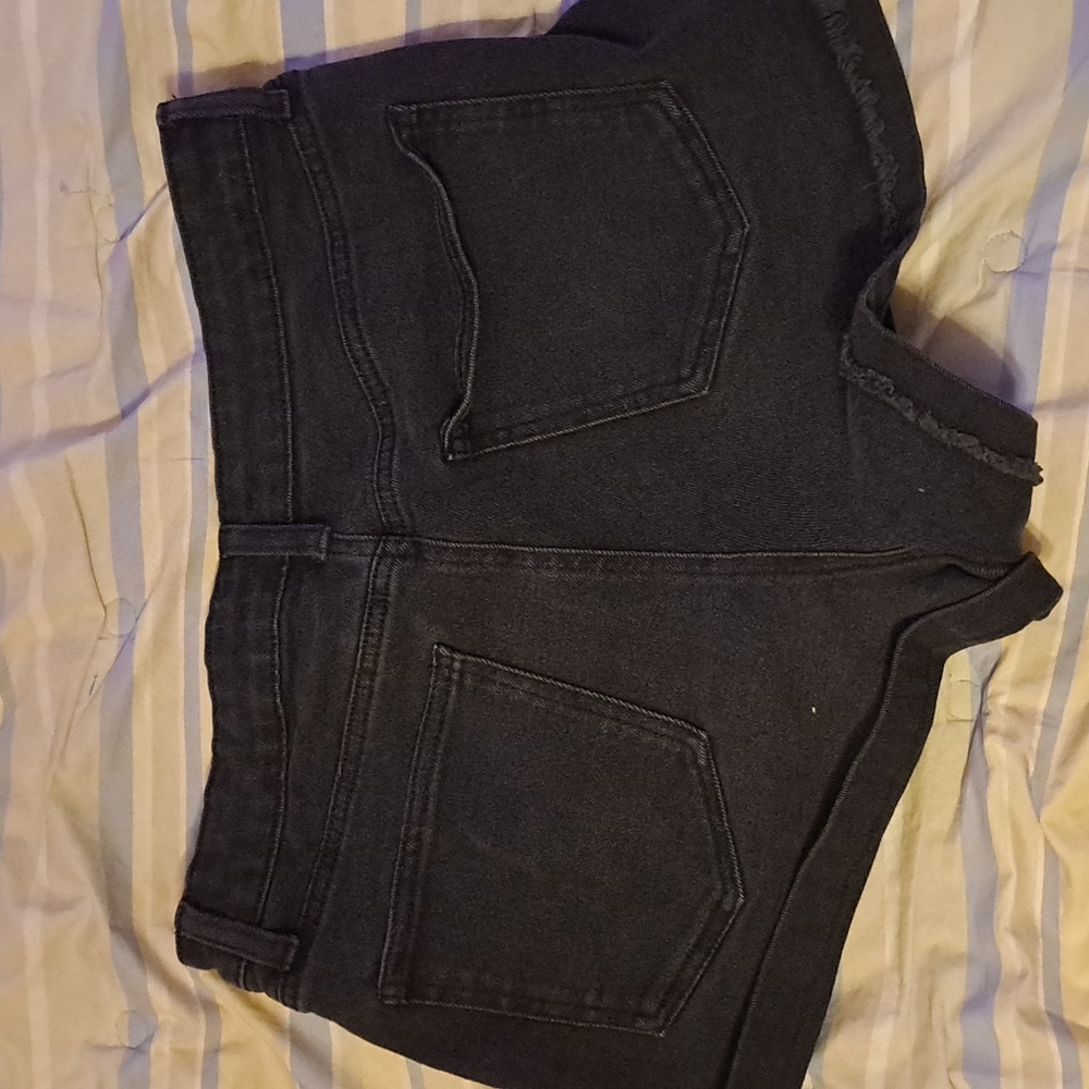 Shorts - Picture 2 of 4